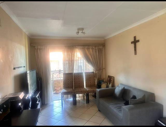 2 BEDROOM APARTMENT FOR SALE IN KARENPARK